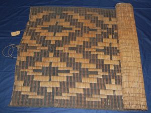 Light brown and dark brown patterned woven rush mat