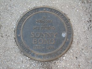 Plaque reading "In memory of friend Sonny Bono. 1935 – 1998. Entertainer, entrepreneur, statesman, friend"