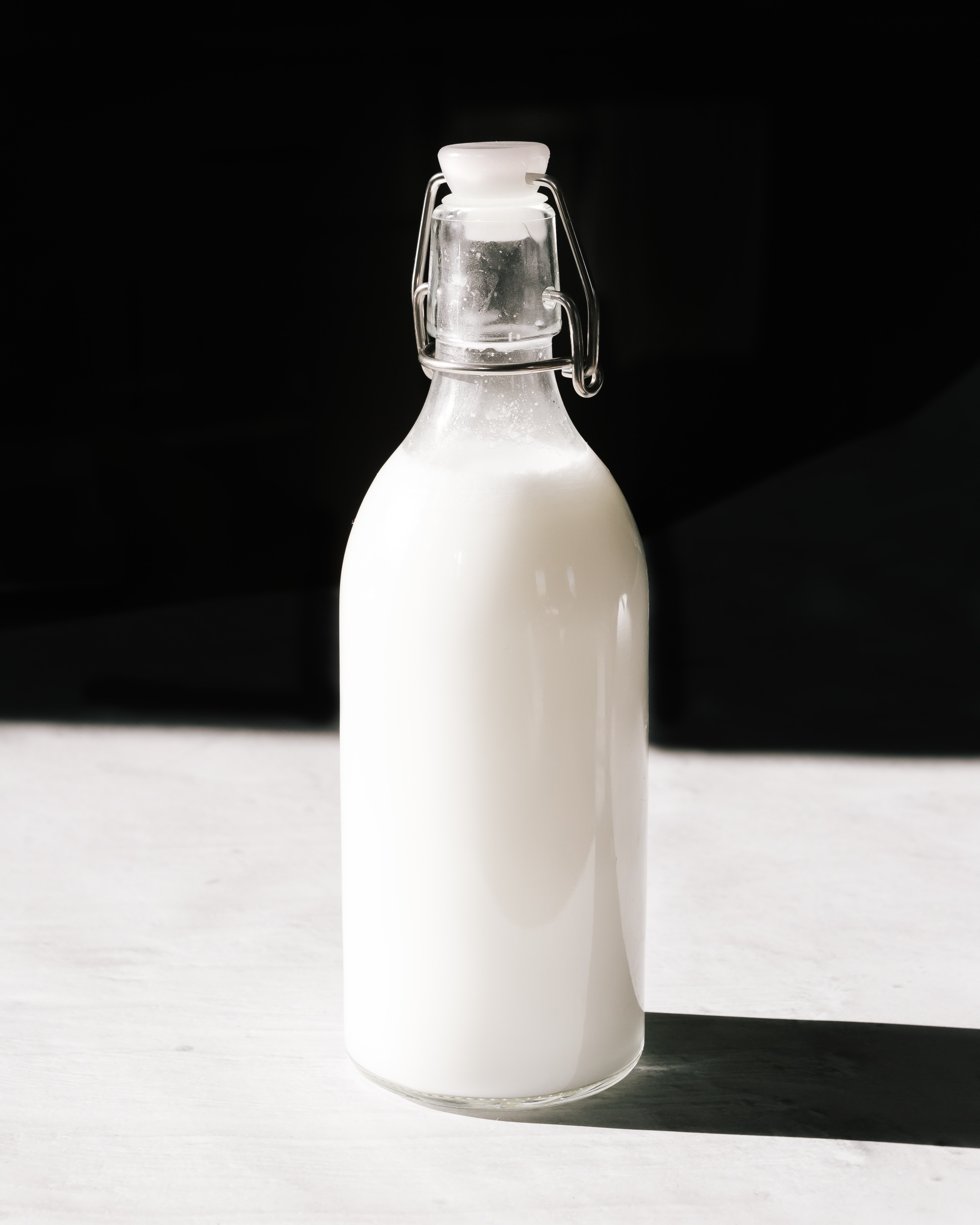 une bouteille de