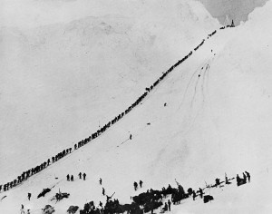 The Chilkoot Pass at the height of the Klondike gold rush. (Photograph by E.A. Hegg, Library and Archives of Canada C-005142) http://collectionscanada.gc.ca/pam_archives/index.php?fuseaction=genitem.displayItem&rec_nbr=3192704