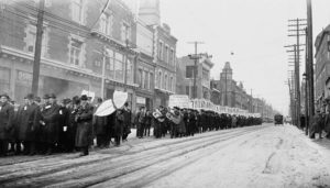 Fearing for their livelihood, Toronto barmen take to the street in 1916. (John Boyd / Library and Archives Canada / PA-072524) http://collectionscanada.gc.ca/pam_archives/index.php?fuseaction=genitem.displayItem&rec_nbr=3193202