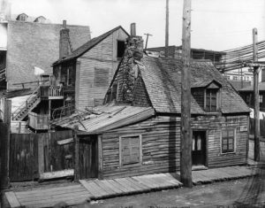 A survey of working-class housing in Montreal in 1903 found high density and badly deteriorated conditions. Photo by Wm. Notman & Son, 1903, Notman photographic Archives - McCord Museum II-146359.