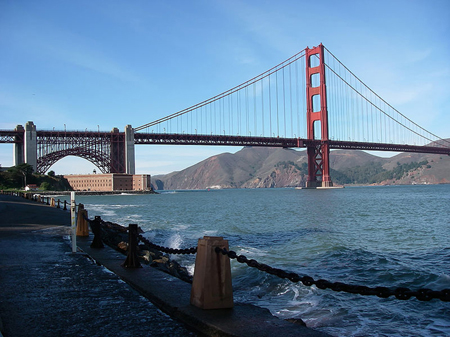 A picture of the Golden Gate Bridge.
