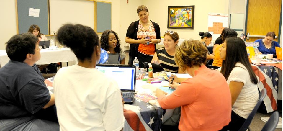 Figure 12.5 Breaking down a large lecture class into smaller groups