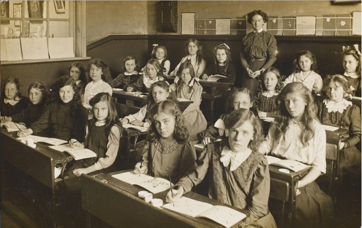 Figure 3.2 Miss Bowls's class in an unidentified girls' school Date: circa 1905 Image: Southall Board, Flickr