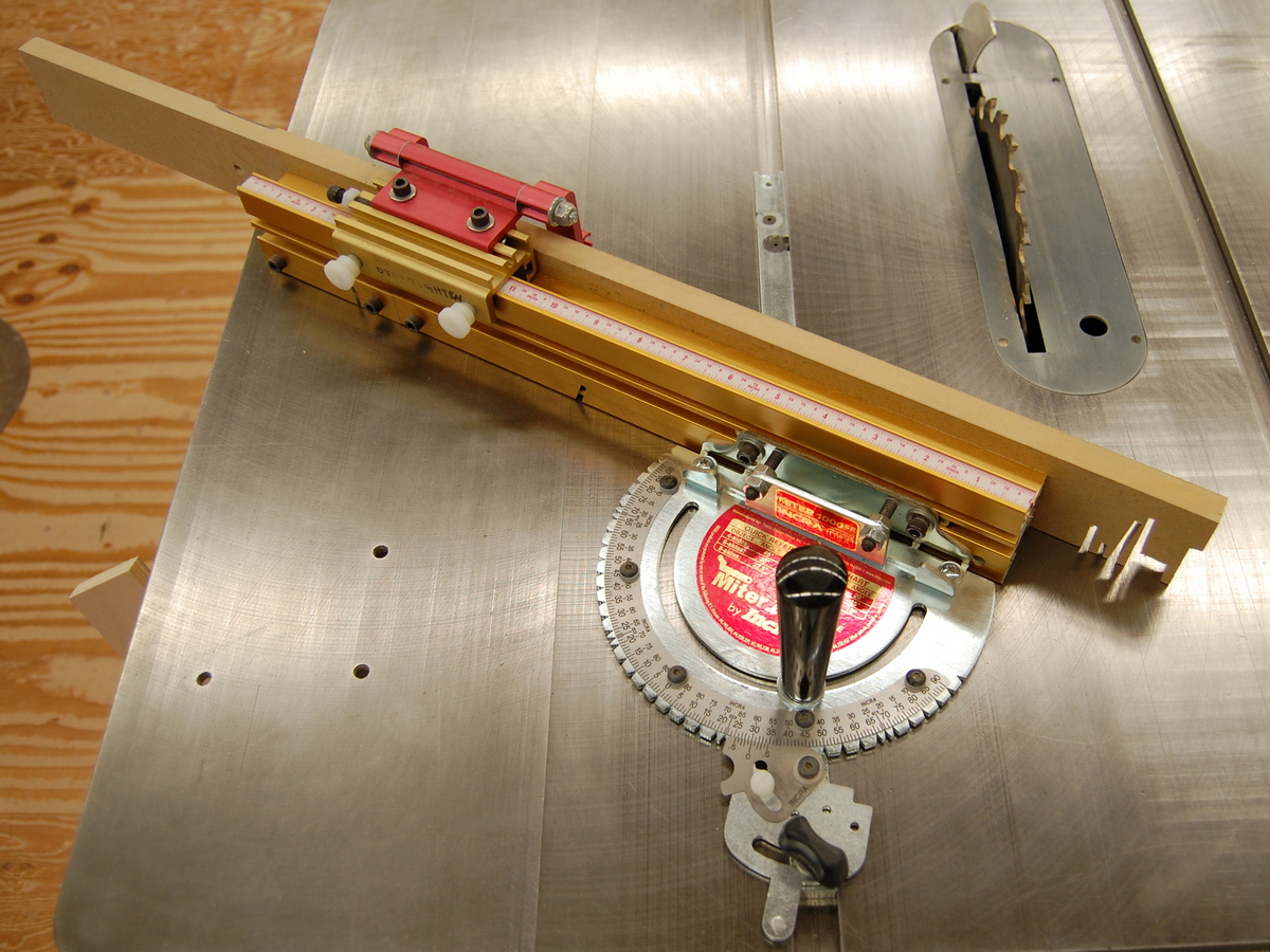Incra brand mitre gauge sitting in the mitre slot of a table saw