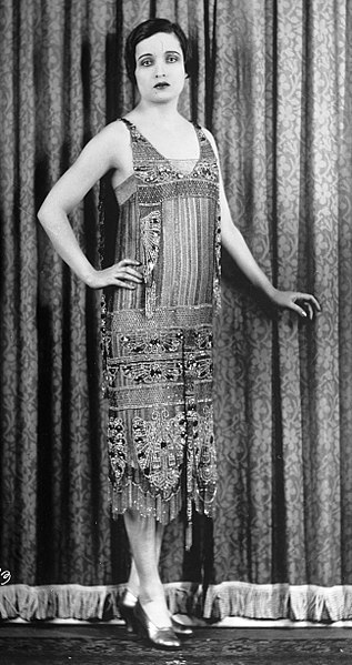 Photograph of American actor Alice Joyce in an extravagant "flapper" dress.
